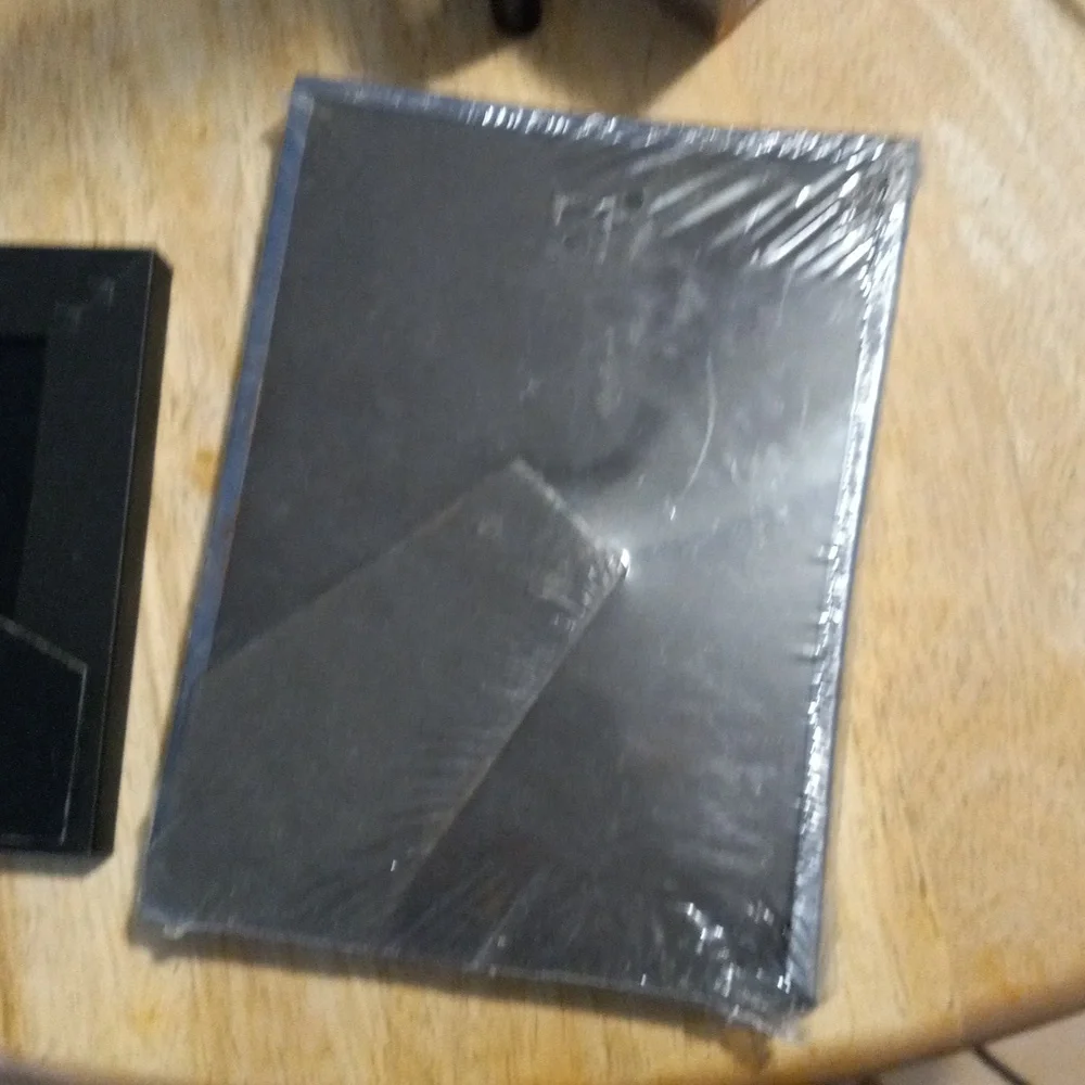 2 pic frames - Picture 4 of 5